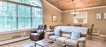 Readfield Retreat w/ Lake Maranacook Views!