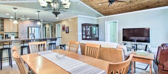 Readfield Retreat w/ Lake Maranacook Views!