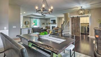 House (4 Bedrooms) | Interior