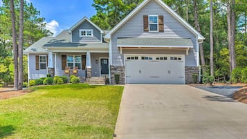 House (4 Bedrooms) | Front of property