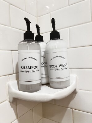 Dusche, Handtücher, Seife, Shampoo