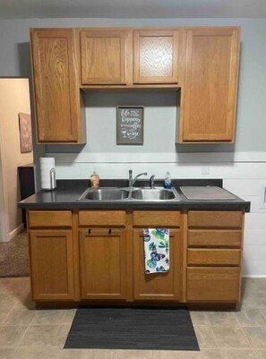 Fridge, microwave, oven, stovetop - Anoka 2 bedroom apt. in Historical Victorian House (Anoka)