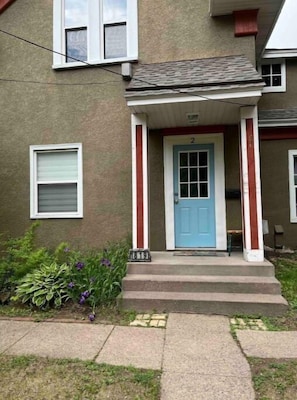 Exterior detail - Anoka 2 bedroom apt. in Historical Victorian House (Anoka)