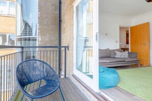Basic Apartment, Multiple Beds | Property grounds - Light & Modern 2BD Flat With Balcony - Brick Lane (London)