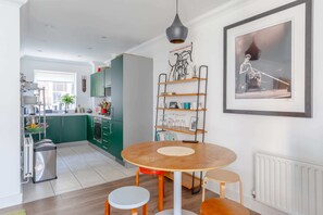Eenvoudig appartement, Meerdere bedden | Dineren