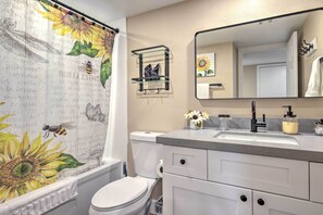 Shower, towels - Arizona Condo w/ Community Pool & Hot Tub (Mesa)