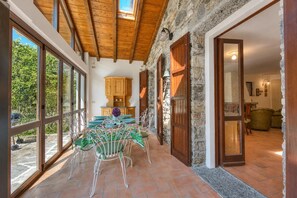 Family Villa, 3 Bedrooms, Fireplace, Mountainside (Villa Il Castagno Few Min From Beach) | Dining