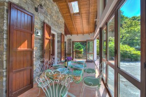 Vila família, 3 quartos, lareira, ao lado da montanha (Villa Il Castagno Few Min From Beach) | Opções para refeição