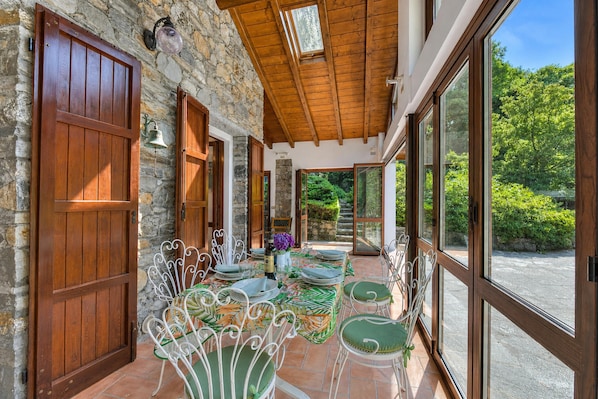 Family Villa, 3 Bedrooms, Fireplace, Mountainside (Villa Il Castagno Few Min From Beach) | Outdoor dining