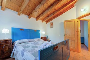 Vila família, 3 quartos, lareira, ao lado da montanha (Villa Il Castagno Few Min From Beach) | 3 quartos, Wi-Fi de cortesia, roupa de cama