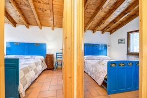 Family Villa, 3 Bedrooms, Fireplace, Mountainside (Villa Il Castagno Few Min From Beach)