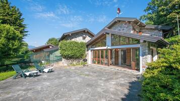 Villa familiare, 3 camere da letto, caminetto, lato montagna (Villa Il Castagno: Few min From) | Esterni