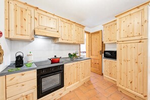 Family Villa, 3 Bedrooms, Fireplace, Mountainside (Villa Il Castagno: Few min From) | Private kitchen - Villa Il Castagno: Few min From Beach, 2BR (Castelveccana)