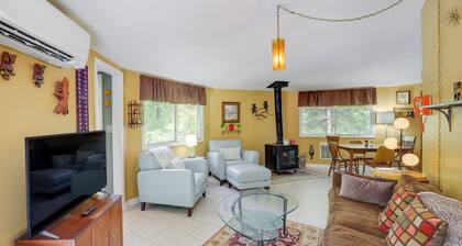 Quaint Vacation Rental w/ Porch in Banner Elk!