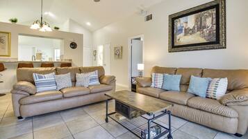 House (2 Bedrooms) | Interior