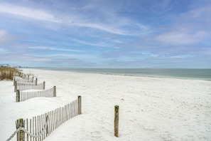 A sandy beach with a wooden fence and a clear sky. - Waterside Village Cottage 3220 (Port St. Joe)