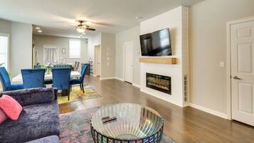 House (3 Bedrooms) | Interior