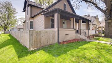 House (3 Bedrooms) | Exterior