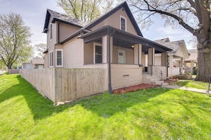 House (3 Bedrooms) | Exterior