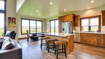 House (4 Bedrooms) | Interior