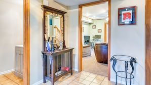 A hallway with a wooden console table, a mirror, and a framed letter 'B' on the wall. - Saratoga Springs Home Near Skidmore College! (Saratoga Springs)