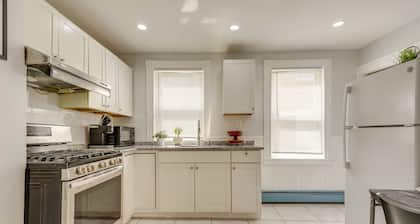 Pet-friendly Providence Home, 2 Mi to Downtown!