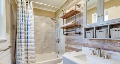 Lawrenceburg Family Home w/ Seasonal Pool!