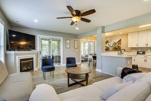Apartment (5 Bedrooms) | Interior - Charming Lewes Townhome w/ Sunroom: 5 Mi to Beach! (Lewes)