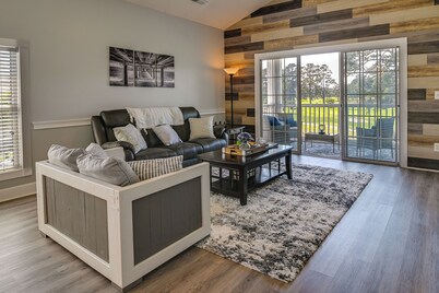 Idyllic Myrtle Beach Condo: Golf Course On-site
