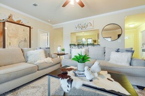 House (4 Bedrooms) | Interior - New Braunfels Home w/ Pool 2 Mi to Guadalupe River (New Braunfels)