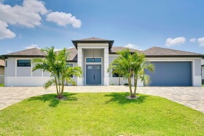 House (3 Bedrooms) | Interior - Pool & Gulf Access Canal: Chic Cape Coral Home! (Cape Coral)