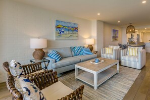 TV, books - Port Aransas Vacation Rental w/ Pools - Near Beach (Port Aransas)