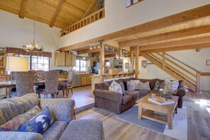 Interior - Dancing Bear Lodge ~ 1 Mi to Big Bear Lake! (Big Bear Lake)