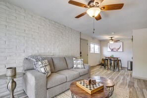 Apartment (2 Bedrooms) | Interior - Centrally Located Yuma Retreat w/ Fenced Patio (Yuma)