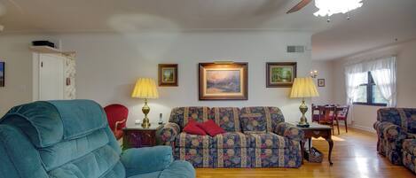 House (3 Bedrooms) | Interior