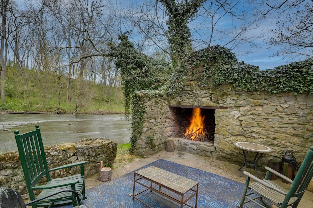 Historic Waterfront Retreat w/ Grill in Hagerstown - Reid, WI