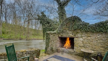 House (4 Bedrooms) | Front of property