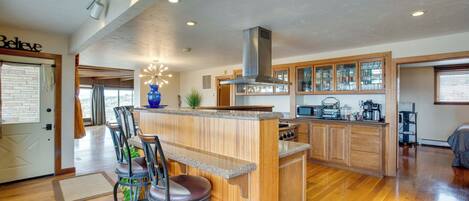 House (4 Bedrooms) | Interior