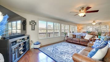 House (5 Bedrooms) | Interior