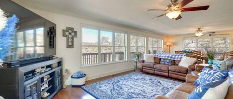 House (5 Bedrooms) | Interior