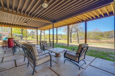 Spacious Vacation Rental Home on Eufaula Lake!