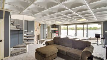 TV, fireplace, table tennis