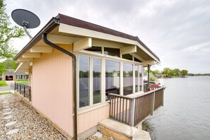 Exterior - Riverfront Elkhart Rental: Deck & Ping Pong Table! (Elkhart)