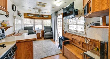 Yuma Getaway w/ Pool Access, 5 Mi to Lutes Casino!