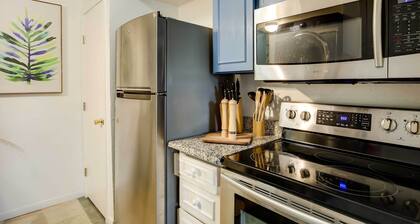 Stylish Condo w/ Pool in Knox Henderson!