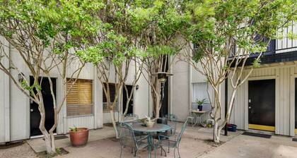 Stylish Condo w/ Pool in Knox Henderson!