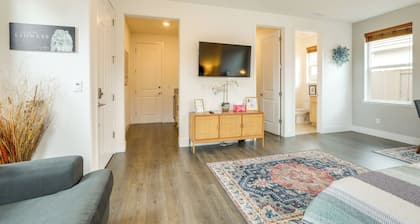 3 Mi to Golf & Shopping: Cozy Roseville Studio