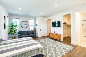 Apartment (0 Bedroom) | Interior