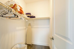 Interior - 3 Mi to Golf & Shopping: Cozy Roseville Studio (Roseville)