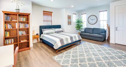 3 Mi to Golf & Shopping: Cozy Roseville Studio